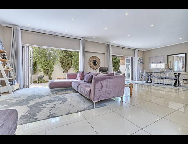 3 BEDROOM PROPERTY TO RENT IN OAKLANDS